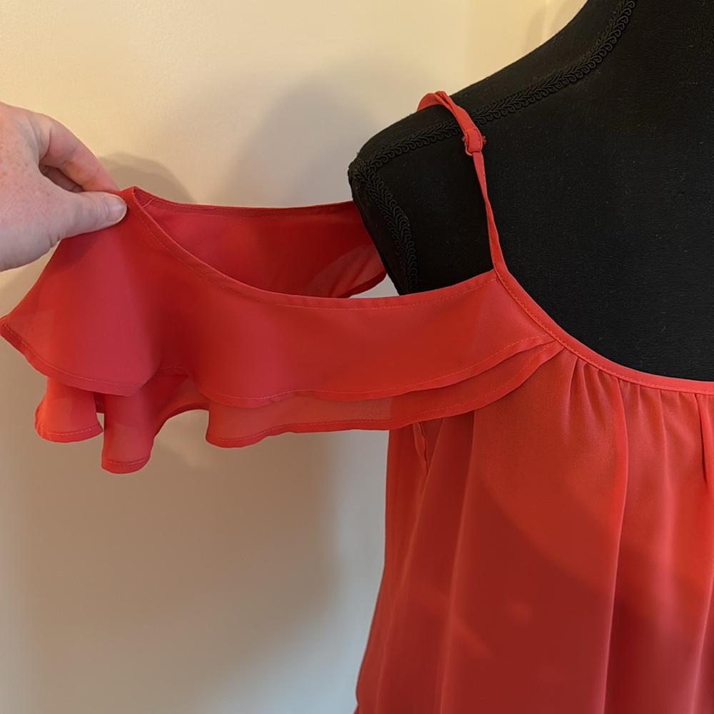 Like new flutter sleeve tank - Picture 2 of 3